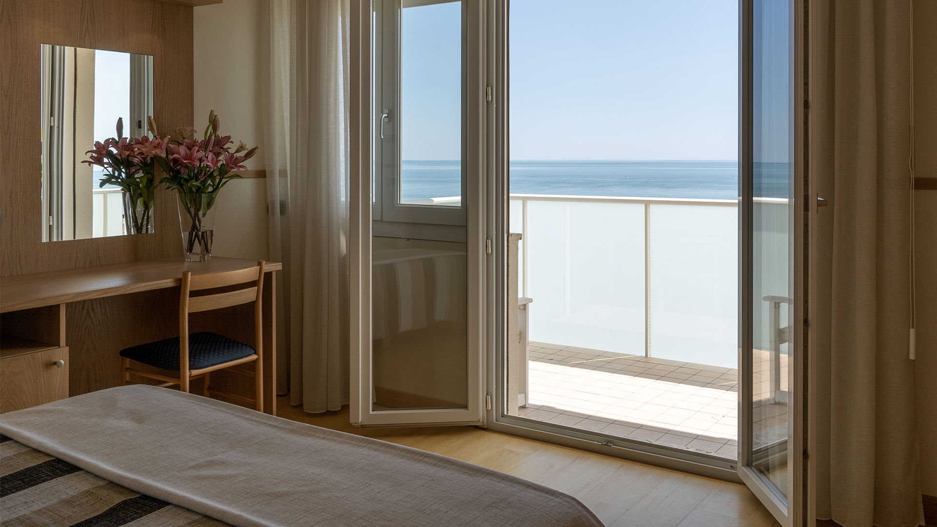 Three-bedded room with front sea view