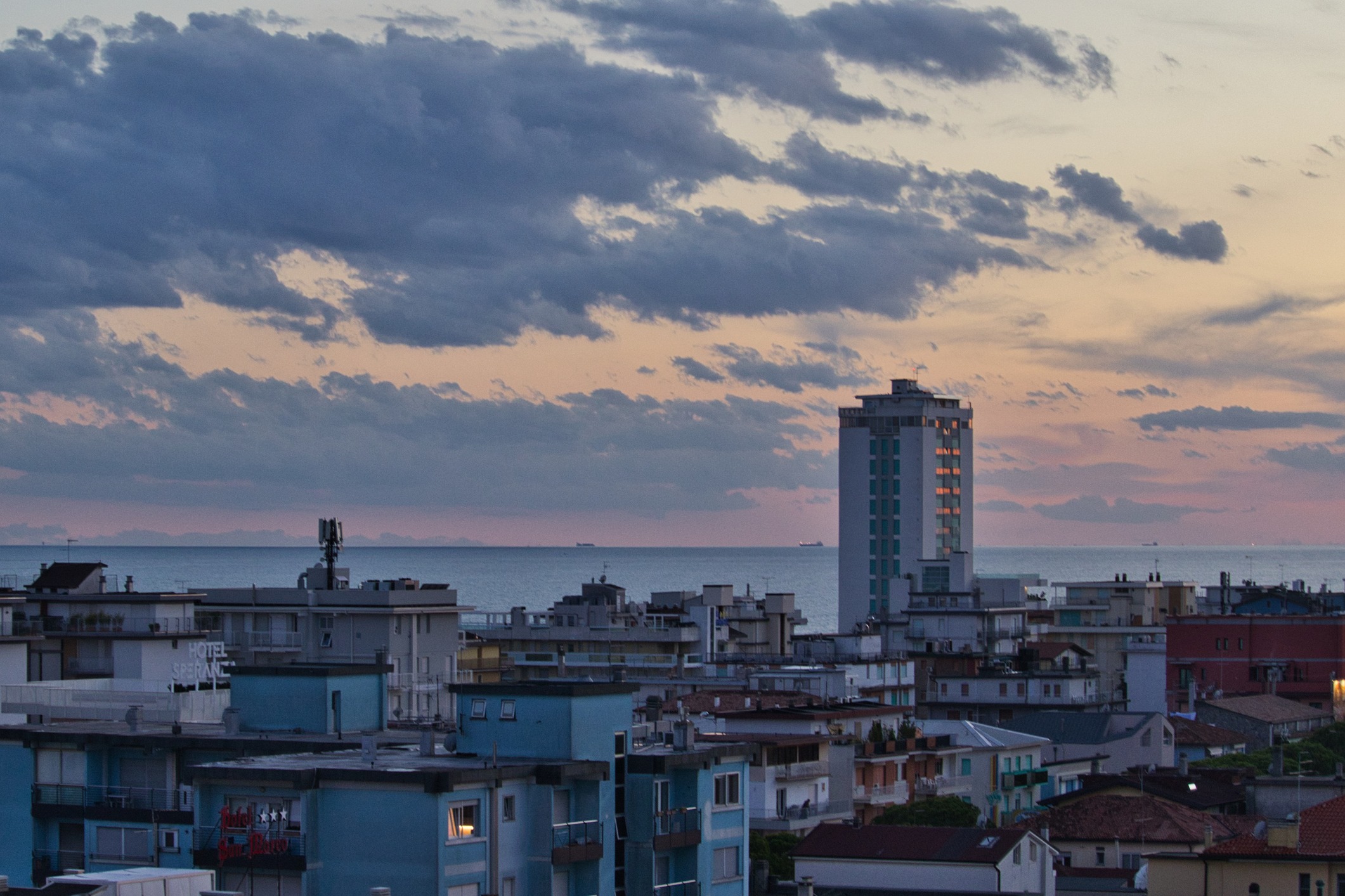 Jesolo di notte: esperienze magiche al Vidi Miramare