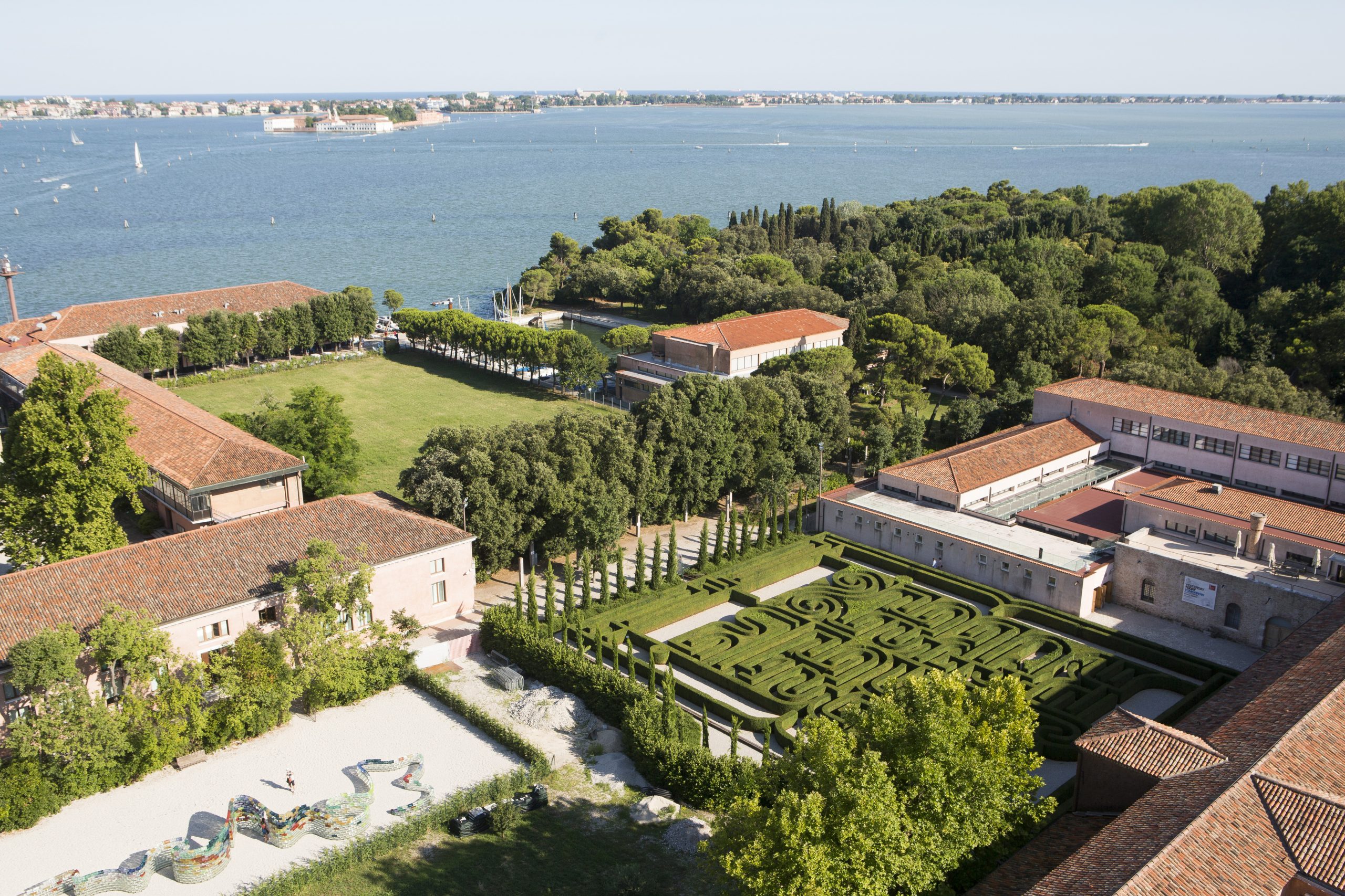 Scopri il Labirinto Borges Venezia: 3250 piante nel giardino magico